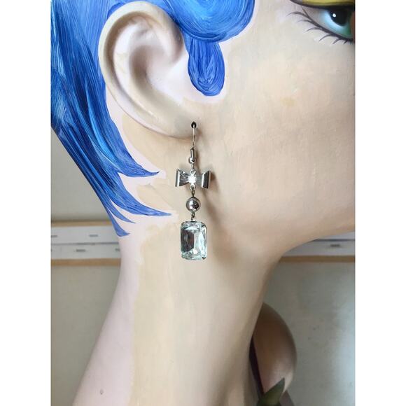 Vintage Silvertone Rhinestone Bow Earrings - Picture 4 of 11